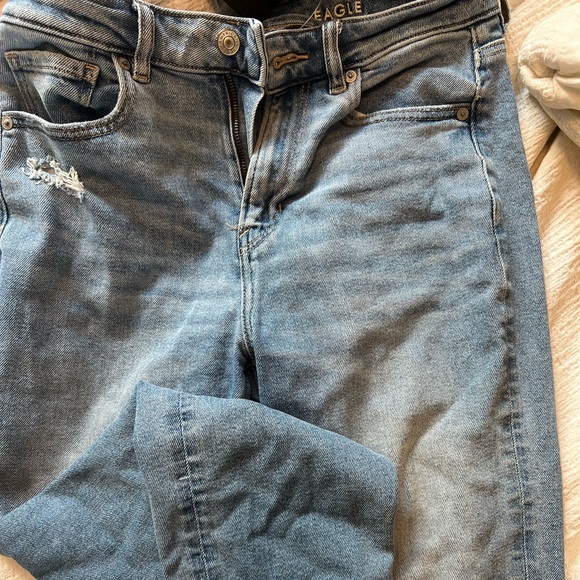 AE Short Boyfriend Style High Waisted Jeans - Picture 3 of 3